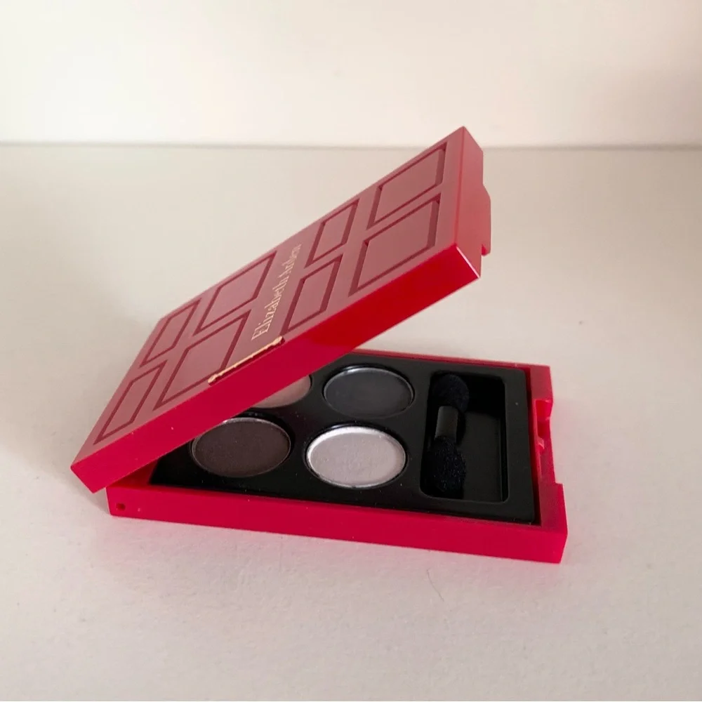 NWOT Elizabeth Arden red door eyeshadow palette special edition